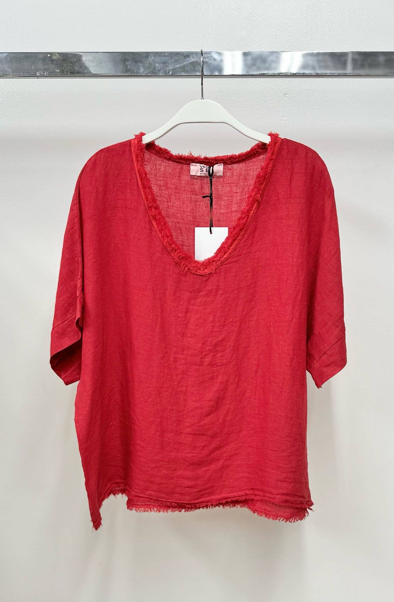 V- NECK SHORT SLEEVE LINEN TOP WITH RAW EDGE HEM