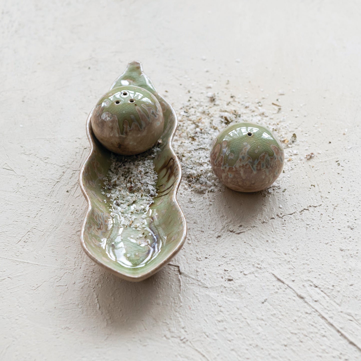 Pod Salt & Pepper Shakers